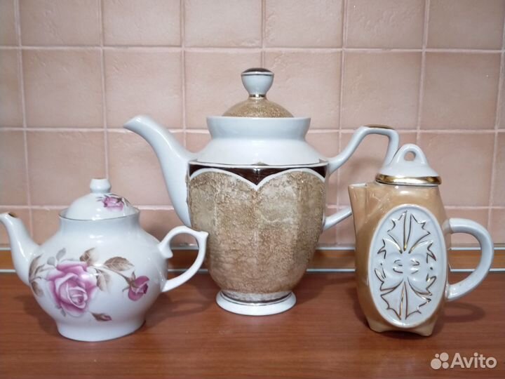 Скатерть, чайники.Винтаж