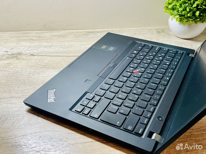 Lenovo ThinkPad T14 Gen 1 Razen 7 тач