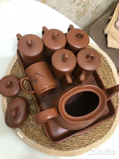 Заварочный чайник и кружки