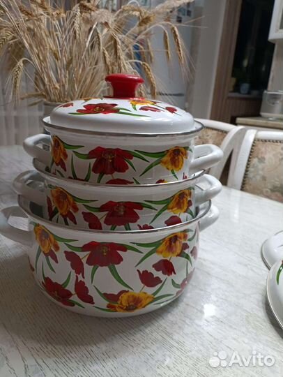 Набор эмалированных кастрюль