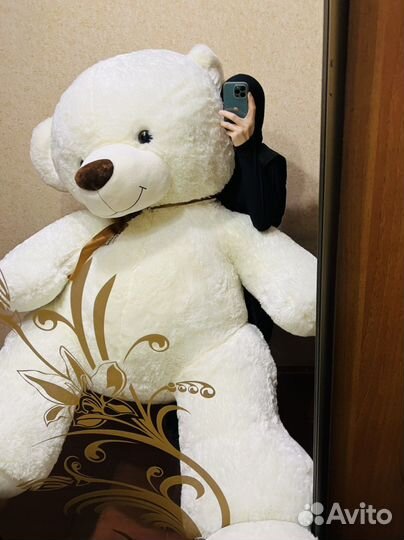 Огромный плюшевый медведь