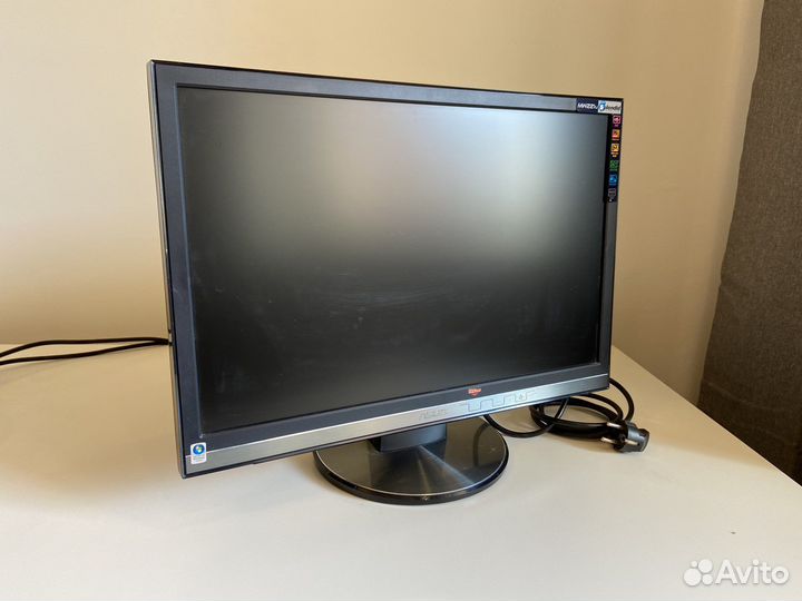 Монитор для компьютера Asus и клавиатура