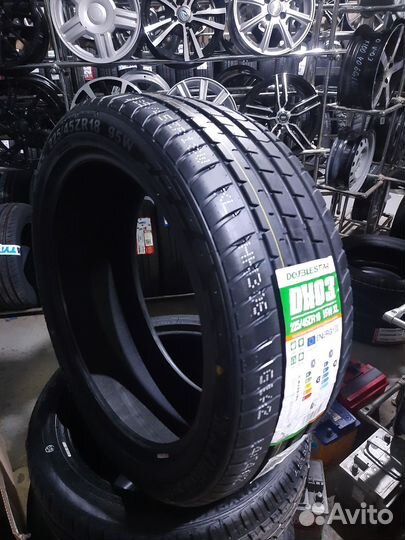 DoubleStar Maximum DH03 225/45 R18 95W