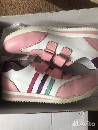 Кроссовки женские