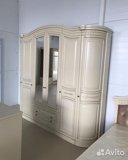 Спальный гарнитур