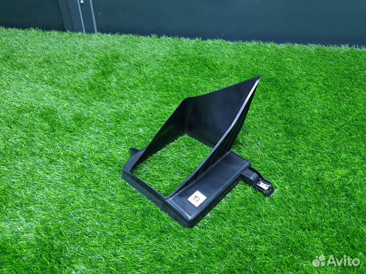 Воздуховод вынес. радиатор L на BMW M5 F90 Restyli