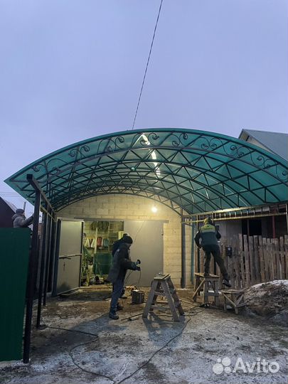 Навес для двора металлической