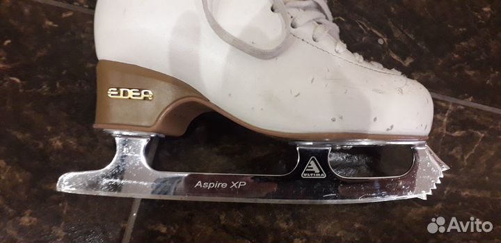 Коньки профессиональные