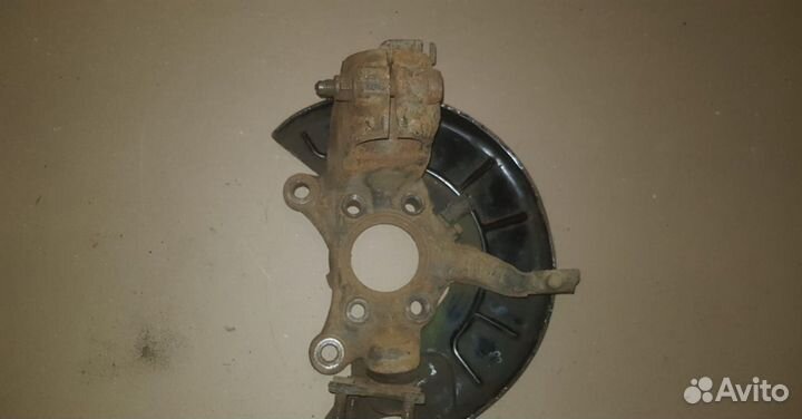 1K0407256AA Кулак поворотный VAG