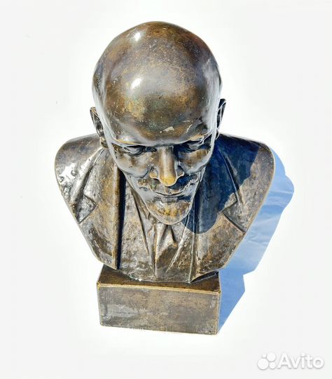 Бюст Ленина