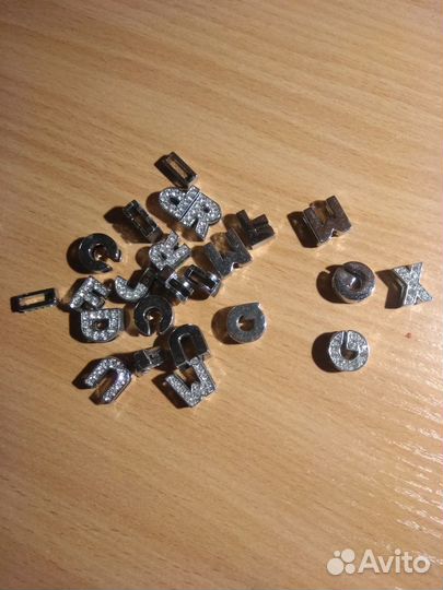 Хромированные буквы-бусинка, браслет