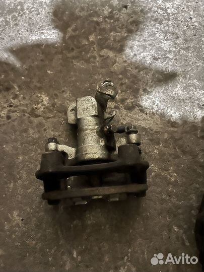 Задний тормозной цилиндры mazda. 6gg