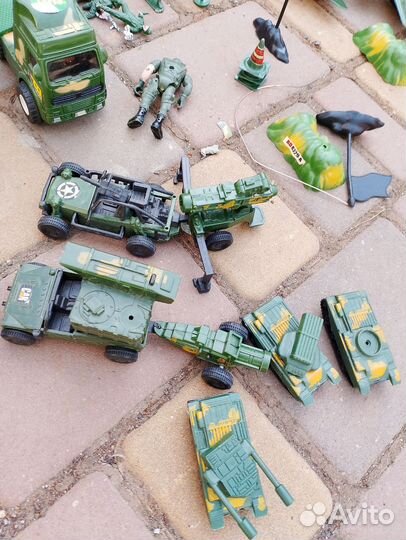 Игрушки, машинки, военный набор