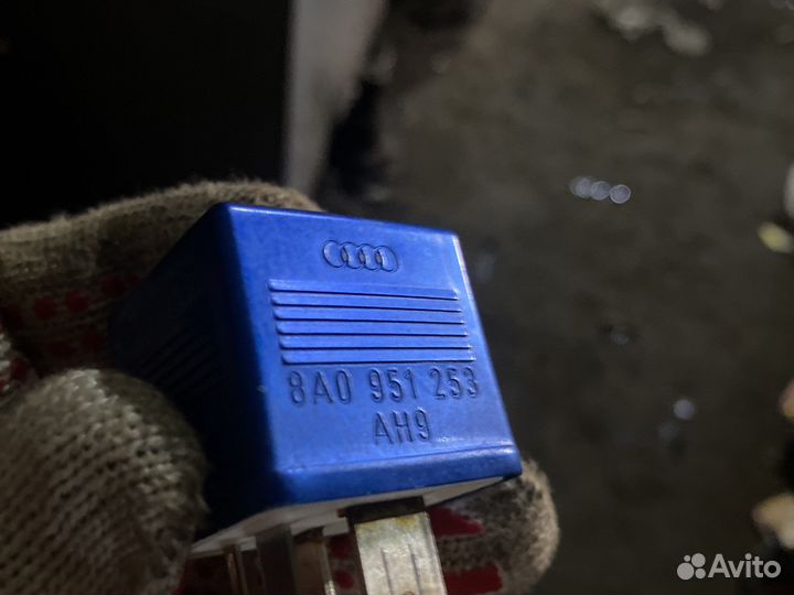 Реле бензонасоса VAG 8A0951253