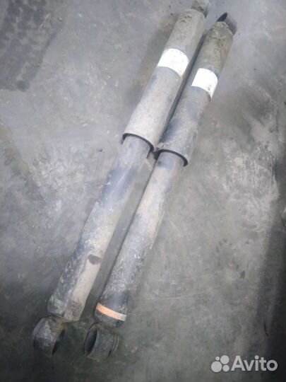 Задние амортизаторы Hilux