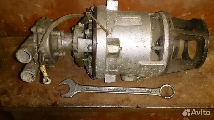 Пять электродвигателей, два от стиральной машины