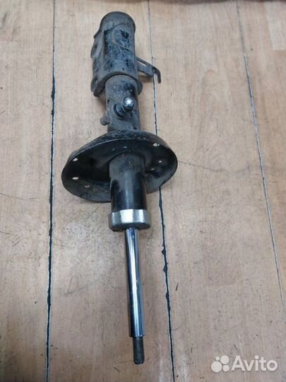 Стойка подвески передняя правая Opel Astra J