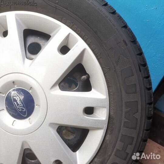 Kumho izenxw 195/60r15 + диск + колпак ford