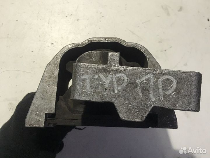 Опора двигателя правая Тур Octavia Tour