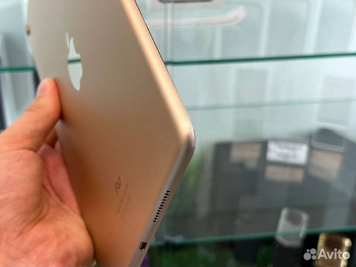 iPad Pro 9.7 256GB Wi-Fi Gold A1673