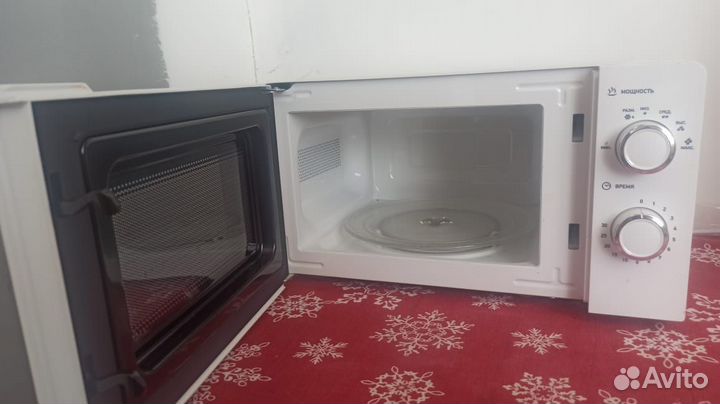 Микроволновая печь BBK 17MWS-788M/W