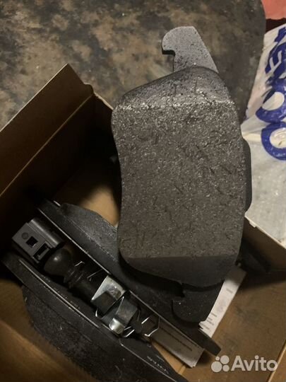 Тормозные колодки WV tiguan,Skoda,датчиком оригина