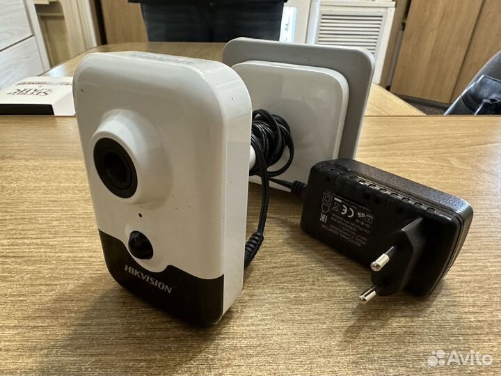 Камера hikvision DS-2CD2423G0-IW