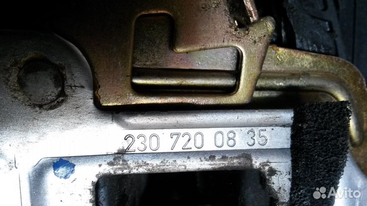 Замок двери Мерседес A2307200835