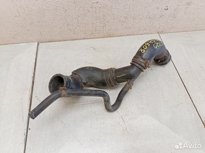 Патрубок системы охлаждения