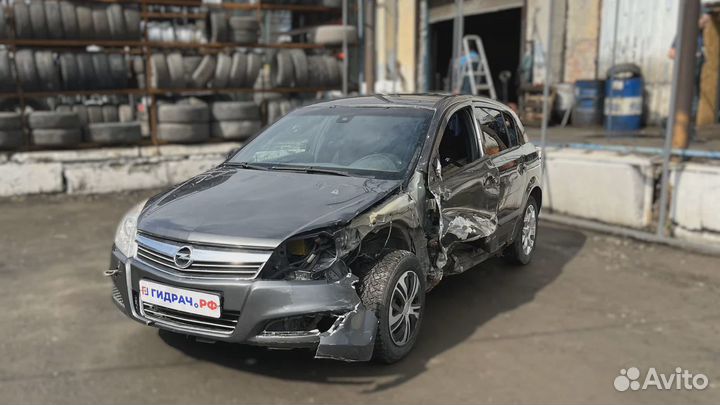 Накладка декоративная на торпедо левая Opel Astra (H) 7209731