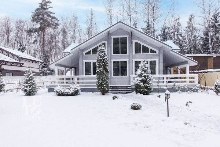 Дом 450 м² на участке 12 сот.