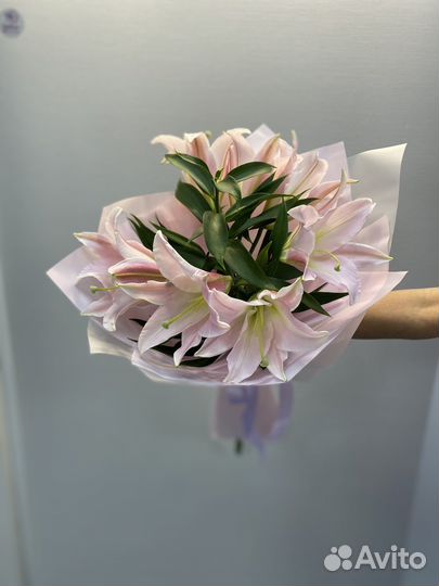 Букет из лилий