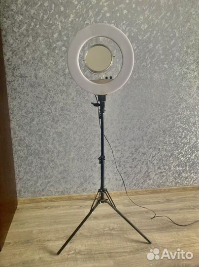 Кольцевая лампа со штативом бу 45 см