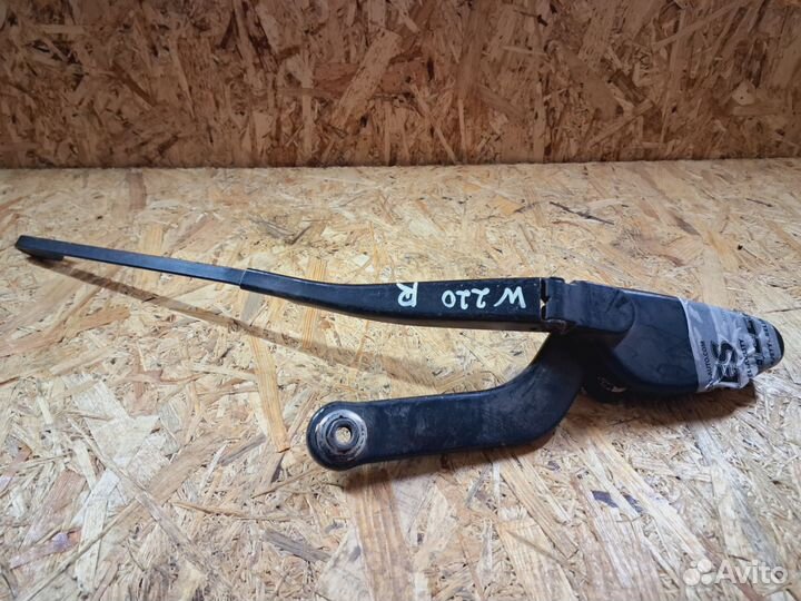 Поводок стеклоочистителя правый Mercedes Benz W220