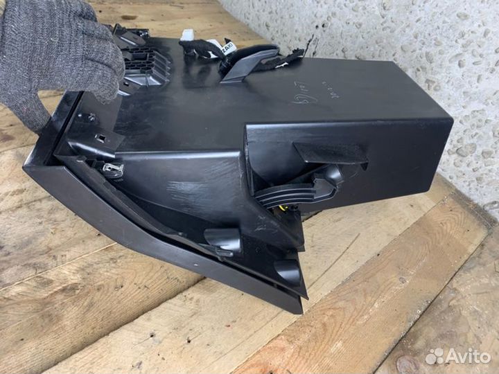 Бардачок Лада Vesta седан 2023