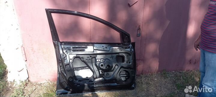 Передняя левая дверь Ниссан сентра