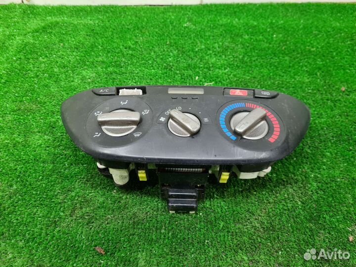 Блок управления отопителем Toyota RAV4 20