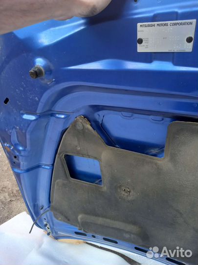 Капот на mitsubishi lancer 10