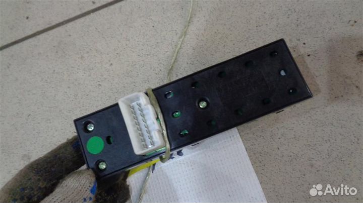 Блок управления стеклоподъемниками передний левый