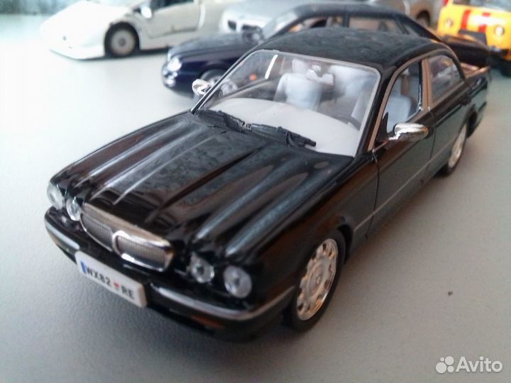 Модель 1:43 Jaguar XJ Daimler, 2005 от Universal H