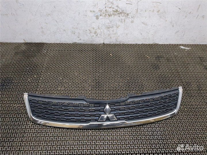 Решетка радиатора Mitsubishi Endeavor, 2009