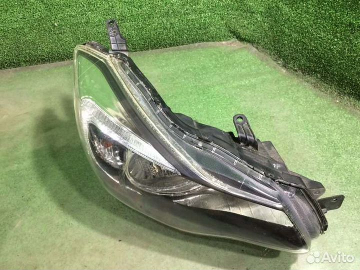Фара ксеноновая правая Subaru Xv GP7 FB20 2012