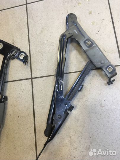 Петля багажника Ford Mondeo 4