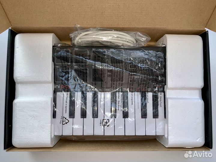 Akai MPK Mini Play midi клавиатура контроллер