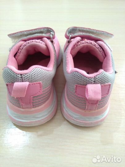 Кроссовки для девочки