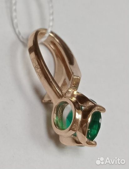 Золотая подвеска с камнем