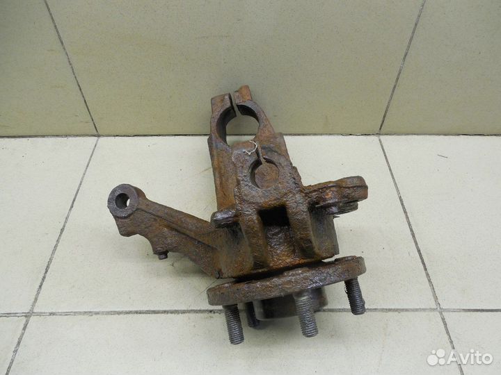 Кулак поворотный передний левый Kuga 2008-2012