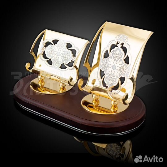 Золотоая подставка для мобильного телефона