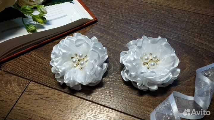 Белые бантики-резиночки для волос