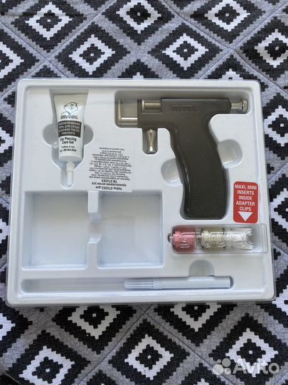 Пистолет для прокалывания ушей